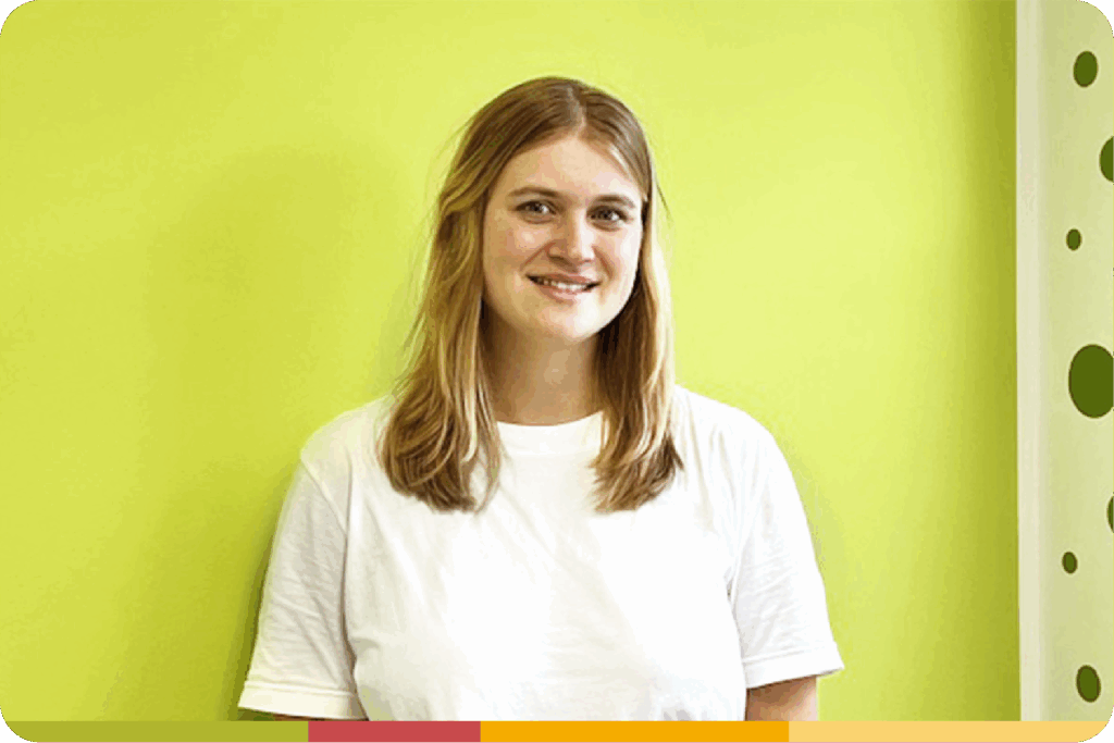 Portrait von Emily Salzig in der Sprachtherapie Praxis Münster