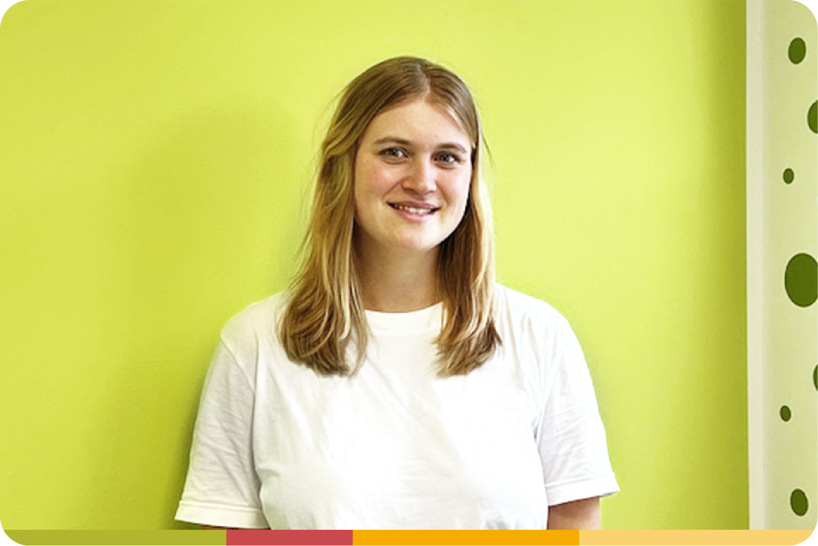 Portrait von Emily Salzig in der Sprachtherapie Praxis Münster